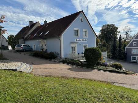 Außenansichten -  in 92331 Lupburg mit 98m² mieten