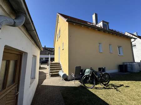 Außenansicht Außenansicht - Zweifamilienhaus in 92318 Neumarkt mit 107m² kaufen