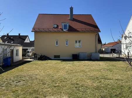 Außenansicht Außenansicht - Zweifamilienhaus in 92318 Neumarkt mit 107m² kaufen