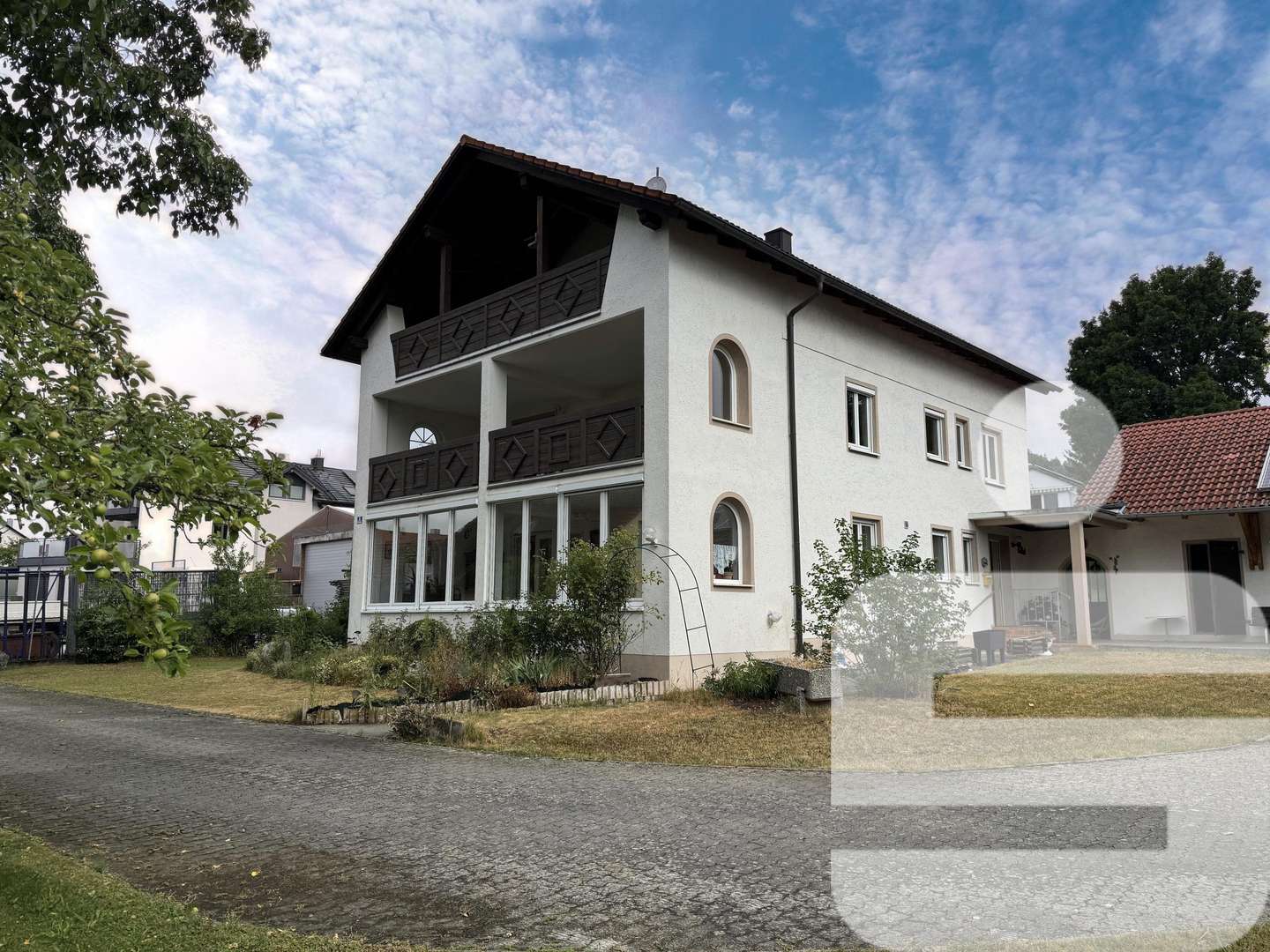 Südostansicht - Zweifamilienhaus in 92345 Dietfurt mit 260m² kaufen