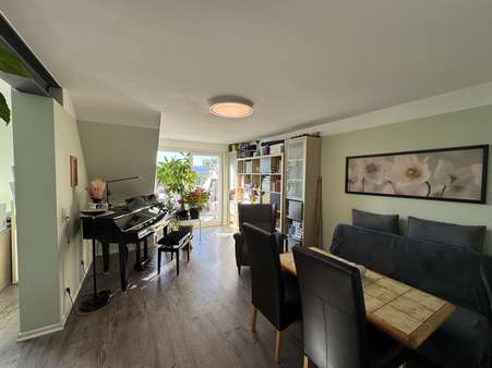 Wohnzimmer - Maisonette-Wohnung in 92318 Neumarkt mit 75m² kaufen