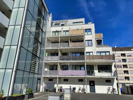 Blick vom Innenhof Blick vom Innenhof - Etagenwohnung in 90763 Fürth mit 32m² als Kapitalanlage kaufen