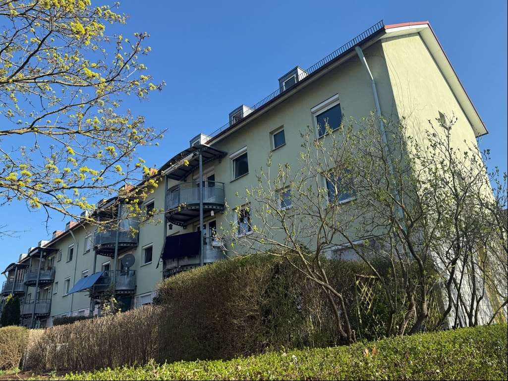 Rückansicht Wohnanlage - Etagenwohnung in 90763 Fürth mit 110m² kaufen