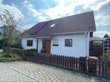 Ansicht Eingangsbereich - Einfamilienhaus in 90556 Cadolzburg mit 157m² kaufen
