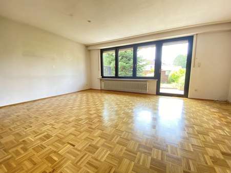 Ein Blick ins Wohnzimmer Ein Blick ins Wohnzimmer - Reiheneckhaus in 90522 Oberasbach mit 130m² kaufen
