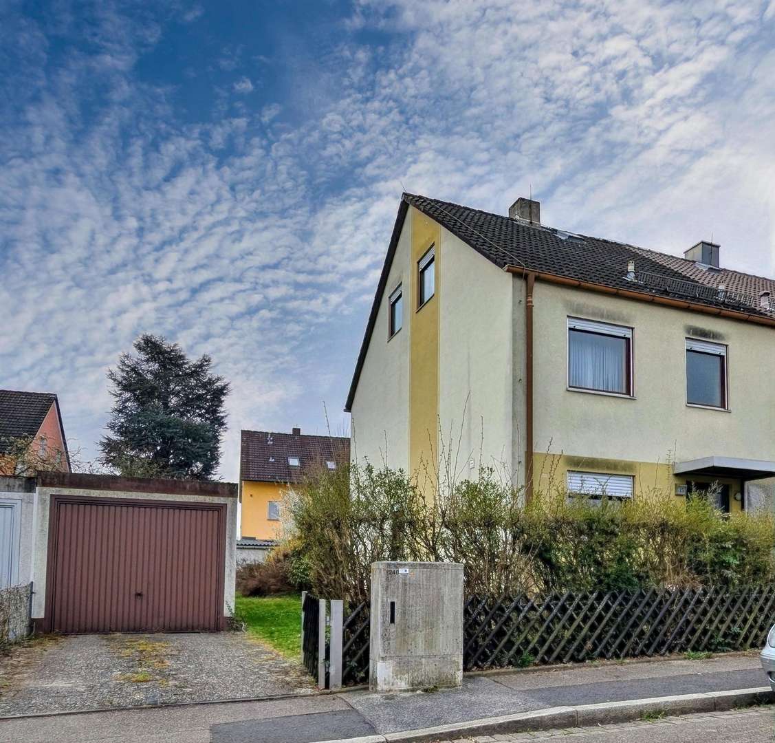 Frontansicht - Doppelhaushälfte in 91126 Schwabach mit 96m² kaufen