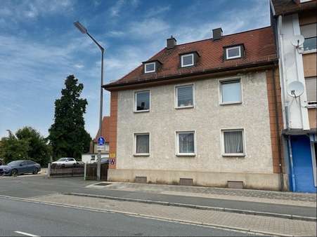 Ansicht Straßenseite - Zweifamilienhaus in 90522 Oberasbach mit 132m² kaufen