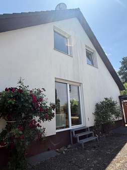 Seitenansicht Haus Seitenansicht Haus - Einfamilienhaus in 90765 Fürth, Ronhof mit 186m² kaufen
