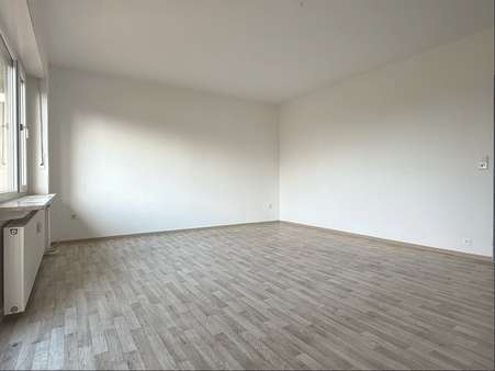 Wohnzimmer - Etagenwohnung in 90513 Zirndorf mit 75m² kaufen
