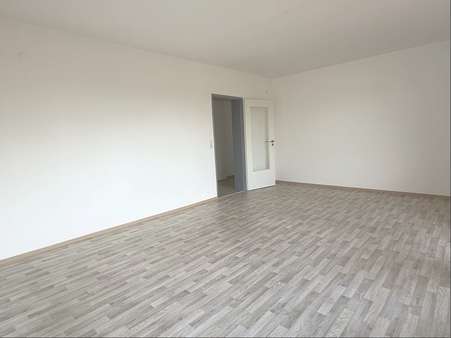 Wohnzimmer - Etagenwohnung in 90513 Zirndorf mit 75m² kaufen