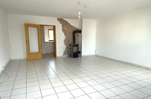 Wohnzimmer - Maisonette-Wohnung in 90579 Langenzenn mit 83m² kaufen