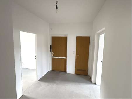 Blick zur Eingangstür Blick zur Eingangstür - Etagenwohnung in 90763 Fürth mit 72m² kaufen