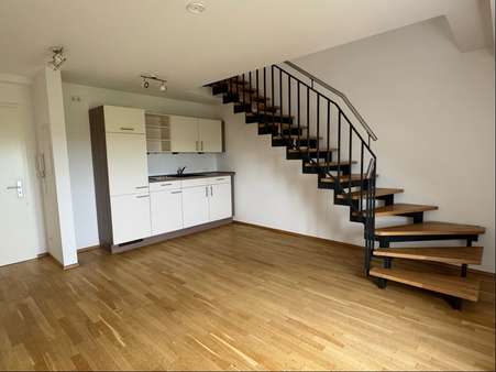 Wohn-Esszimmer mit Blick zur Küche  - Maisonette-Wohnung in 90762 Fürth mit 48m² kaufen