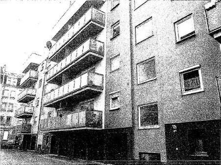 Hofseite: Ansicht von Norden - Etagenwohnung in 90431 Nürnberg mit 38m² kaufen