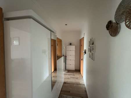 Flur Flur - Etagenwohnung in 90762 Fürth mit 77m² kaufen