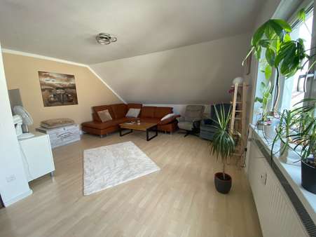 Wohnbereich - Dachgeschosswohnung in 90556 Seukendorf mit 74m² kaufen