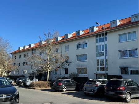Ansicht mit Parkplätzen - Erdgeschosswohnung in 90763 Fürth mit 110m² kaufen