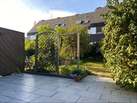 Terrasse mit Garten - Reihenmittelhaus in 90766 Fürth mit 140m² kaufen