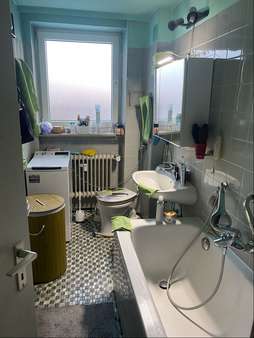 Badezimmer - Etagenwohnung in 90765 Fürth mit 70m² kaufen