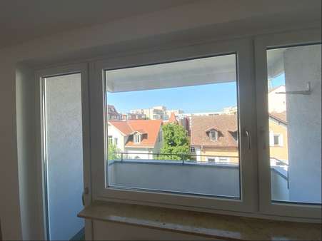 Blick über den Balkon - Etagenwohnung in 90419 Nürnberg mit 65m² kaufen