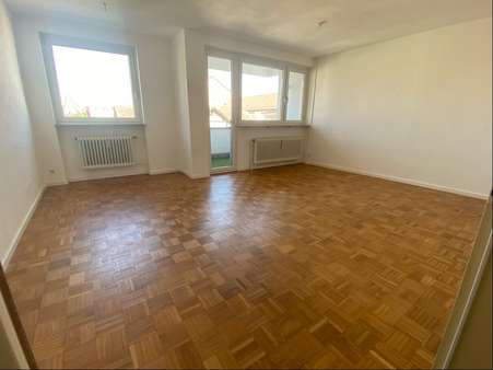 Wohnzimmer  - Etagenwohnung in 90419 Nürnberg mit 65m² kaufen