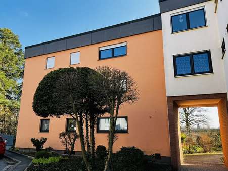 Ansicht Wohnhaus - Etagenwohnung in 90513 Zirndorf mit 84m² kaufen