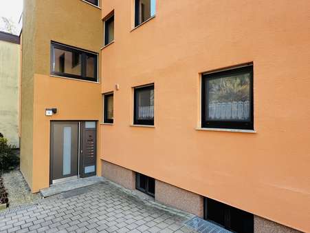 Hauseingang - Etagenwohnung in 90513 Zirndorf mit 84m² kaufen