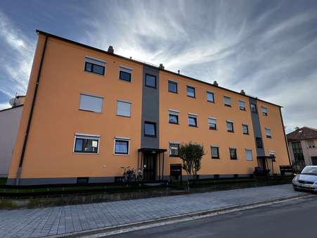 Gesamtansicht Straßenseite - Etagenwohnung in 91126 Schwabach mit 40m² kaufen