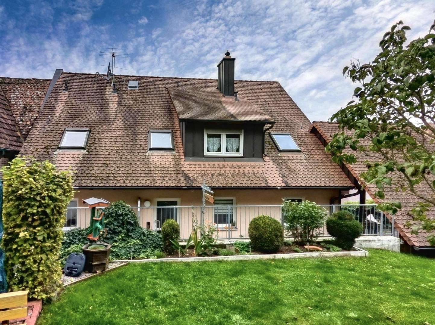 Hauseingang - Zweifamilienhaus in 90574 Roßtal mit 183m² als Kapitalanlage kaufen