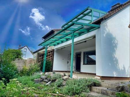 Terrasse und Garten im Süden - Doppelhaushälfte in 90556 Cadolzburg mit 103m² kaufen