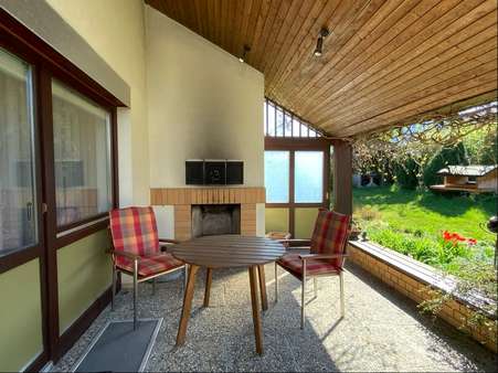 Überdachte Terrasse  - Einfamilienhaus in 97215 Uffenheim mit 187m² kaufen
