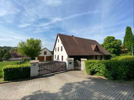 Hausansicht - Straßenseite - Einfamilienhaus in 91459 Markt Erlbach mit 275m² kaufen