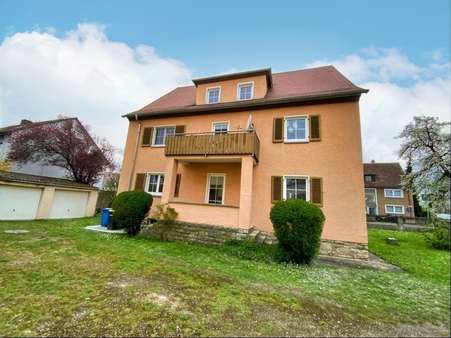 Ansicht Südost mit Zugang zur EG-Wohnung - Zweifamilienhaus in 91438 Bad Windsheim mit 190m² kaufen