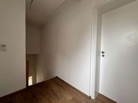 Treppenaufgang - Zweifamilienhaus in 91074 Herzogenaurach mit 219m² kaufen