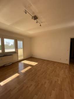Wohnzimmer  - Etagenwohnung in 91056 Erlangen mit 64m² kaufen