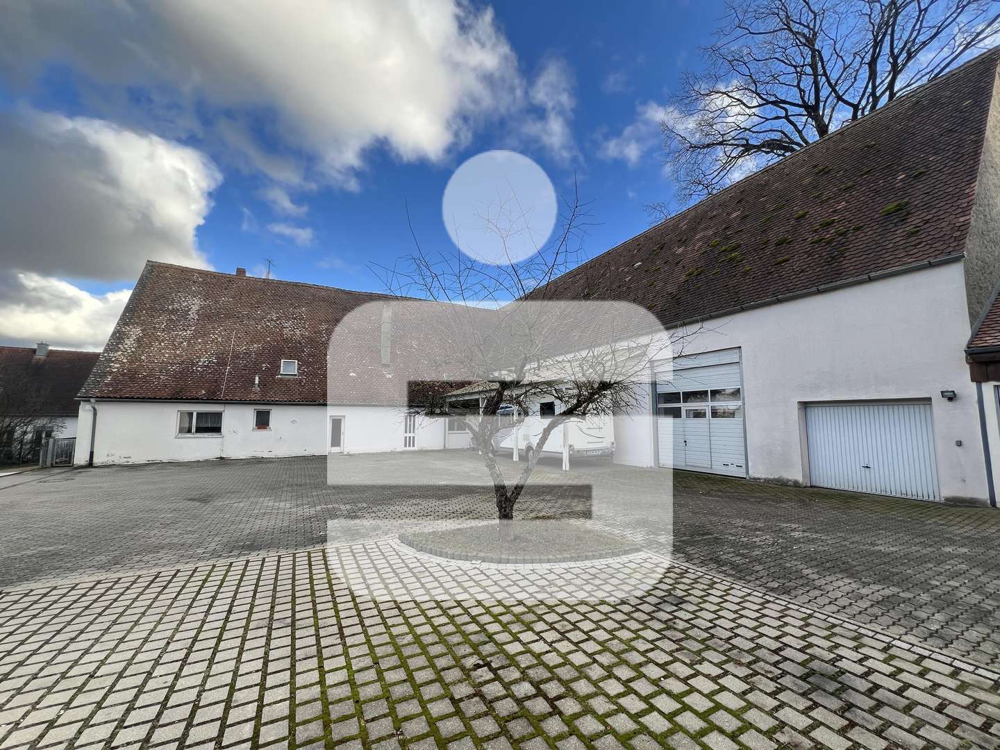 Titelbild Titelbild - Haus in 91056 Erlangen mit 199m² kaufen