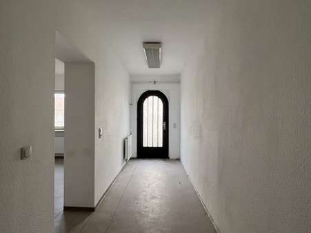 Eingang ins Wohnhaus sowie zu den Büros Eingang ins Wohnhaus sowie zu den Büros - Haus in 91056 Erlangen mit 199m² kaufen