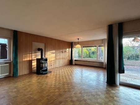 Wohn- und Essbereich mit Zugang zur Terrasse - Einfamilienhaus in 91058 Erlangen mit 176m² kaufen