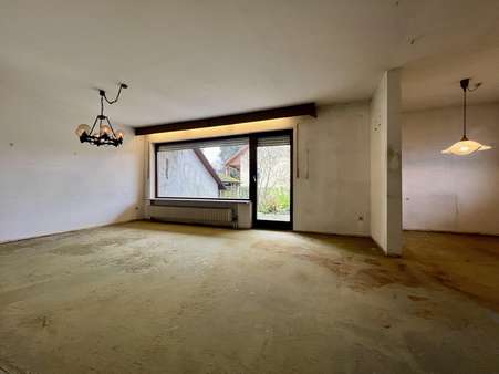 Wohnzimmer - Doppelhaushälfte in 91056 Erlangen mit 114m² kaufen