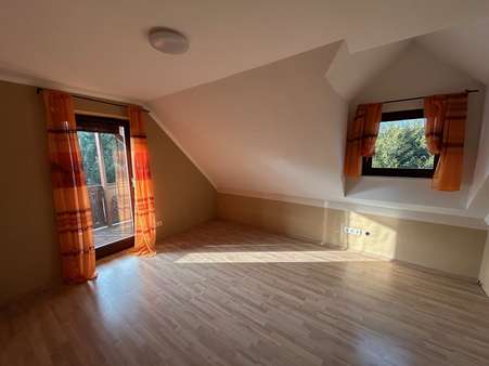 Zimmer 2 im OG - Zweifamilienhaus in 91338 Igensdorf mit 223m² kaufen