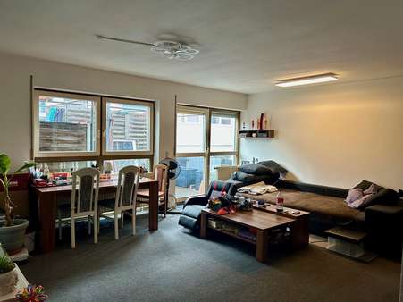 Wohnbereich mit Südbalkon - Etagenwohnung in 91334 Hemhofen mit 90m² kaufen