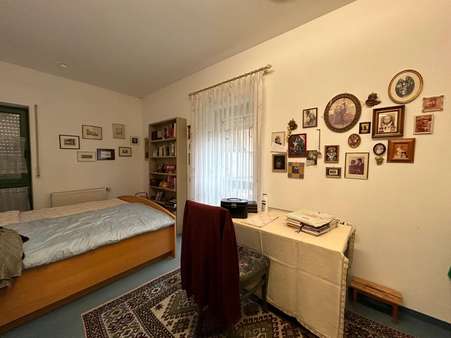 Schlafzimmer EG - Maisonette-Wohnung in 91093 Heßdorf mit 315m² kaufen