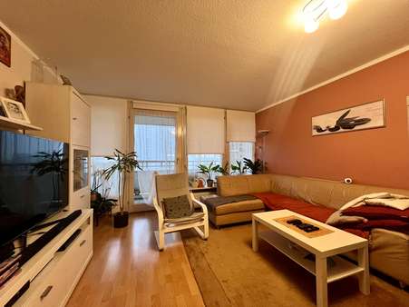Wohnzimmer - Etagenwohnung in 91056 Erlangen mit 102m² kaufen