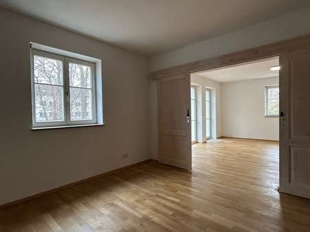 Wohnzimmer im EG Wohnzimmer im EG - Doppelhaushälfte in 91074 Herzogenaurach mit 185m² kaufen