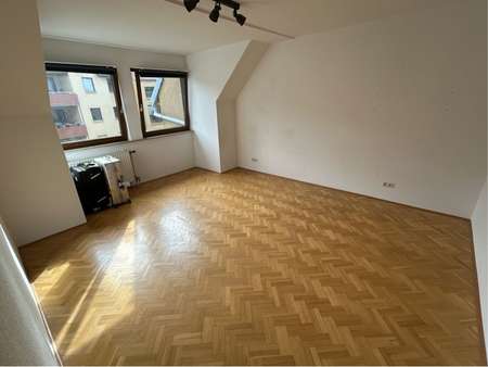 Zimmer Zimmer - Dachgeschosswohnung in 91054 Erlangen mit 78m² kaufen