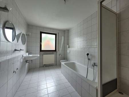 Badezimmer - Etagenwohnung in 90765 Fürth mit 69m² kaufen