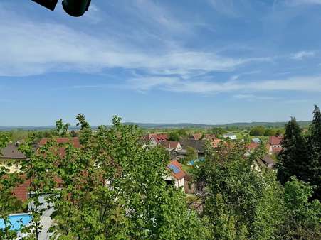 Ausblick nach Baiersdorf - Einfamilienhaus in 91096 Möhrendorf mit 128m² kaufen