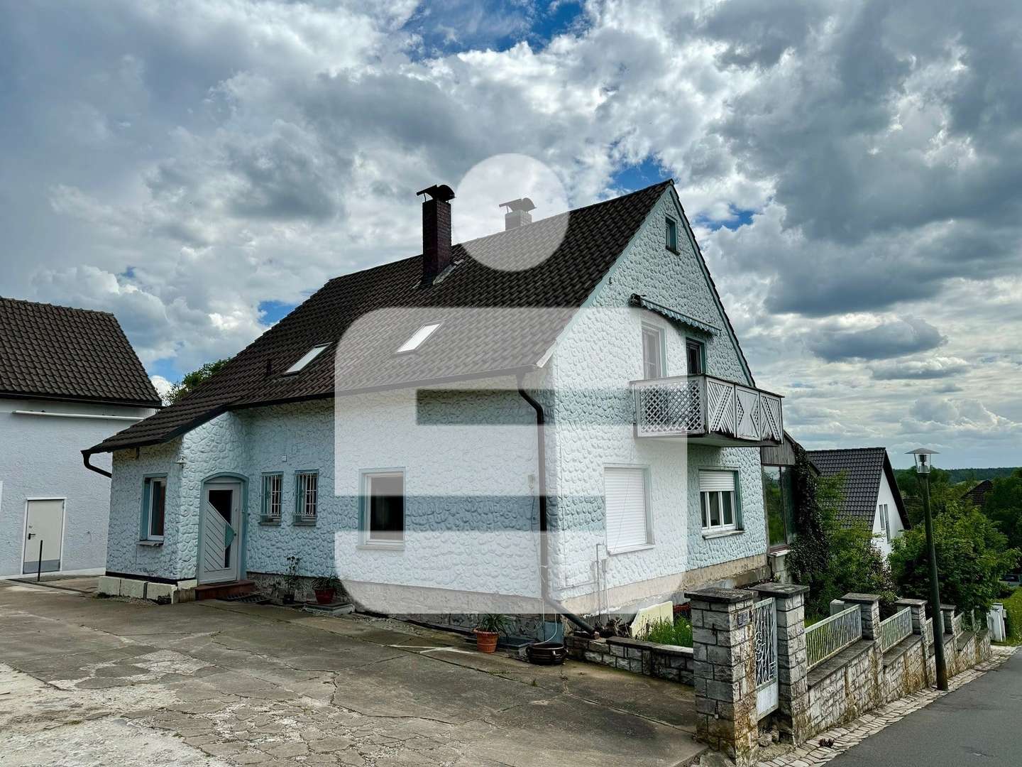 Titelbild - Zweifamilienhaus in 91475 Lonnerstadt mit 140m² kaufen