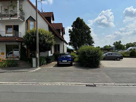 zwei Stellplätze zur Straße - Büro in 91096 Möhrendorf mit 162m² kaufen