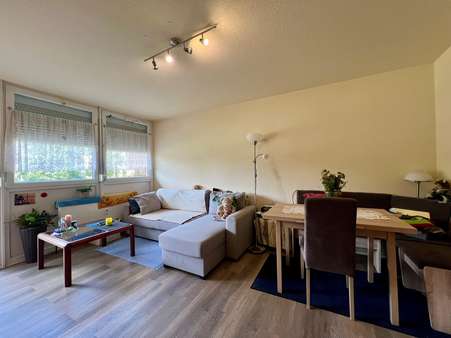 Wohnzimmer - Etagenwohnung in 91056 Erlangen mit 54m² kaufen